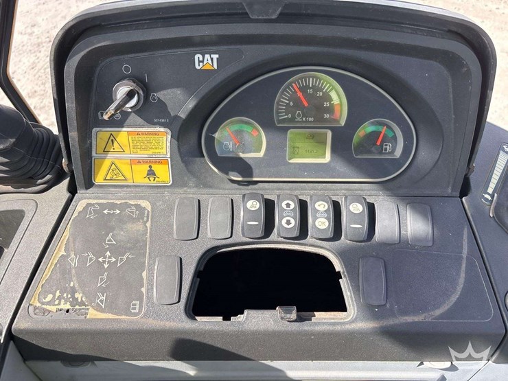 2015-caterpillar-416f-image-39