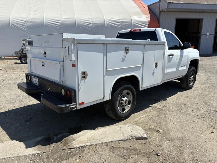 2015-chevrolet-silverado-2500-image-3