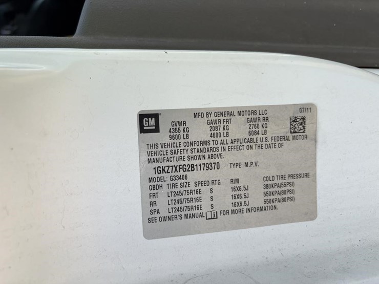 2011-gmc-3500-image-19