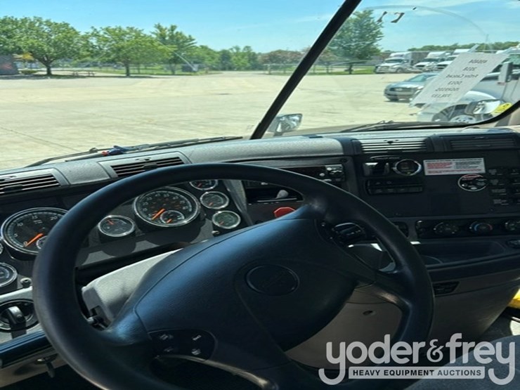 2018-freightliner-cascadia-113-image-4