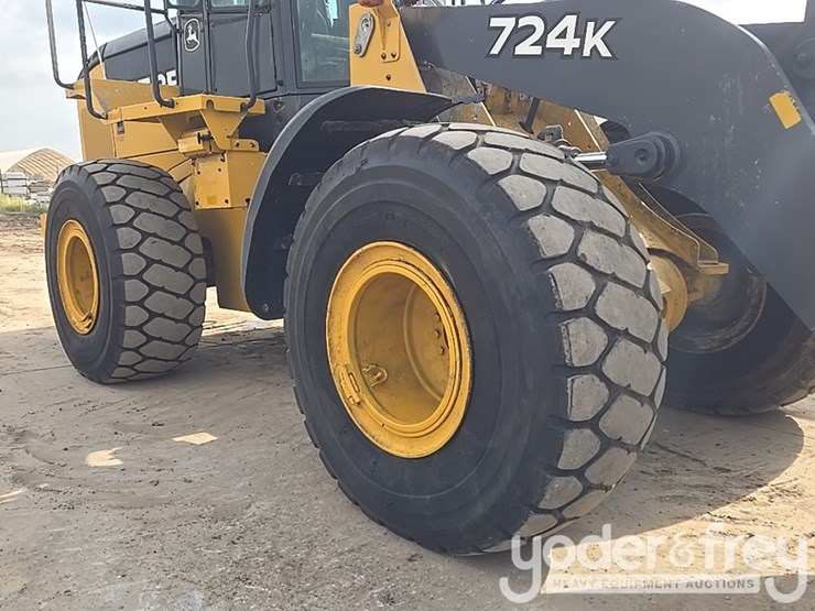 2019-deere-724k-image-12
