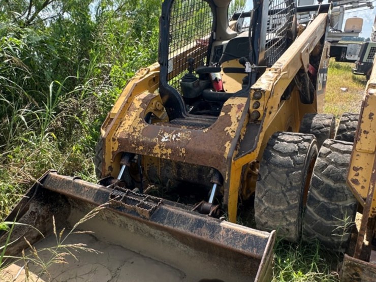 2016-caterpillar-262d-image-1