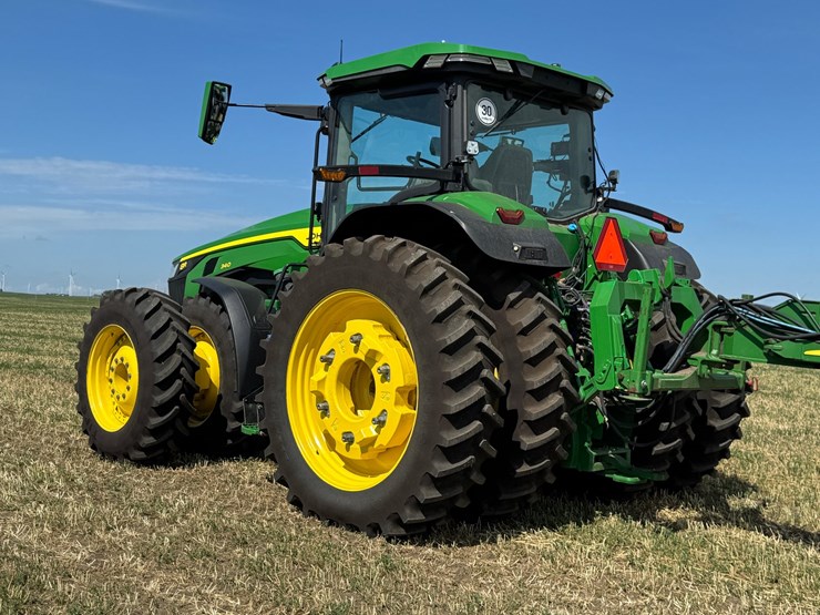 2023-john-deere-8r-340-image-4