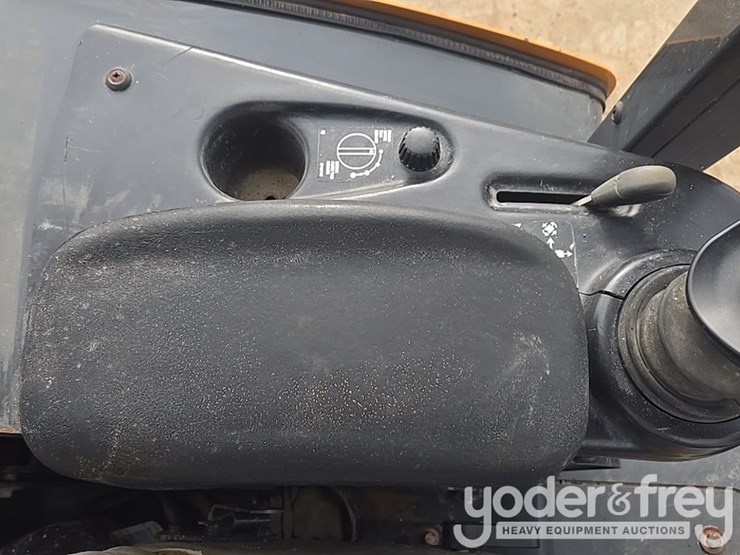 2017-case-650l-image-43