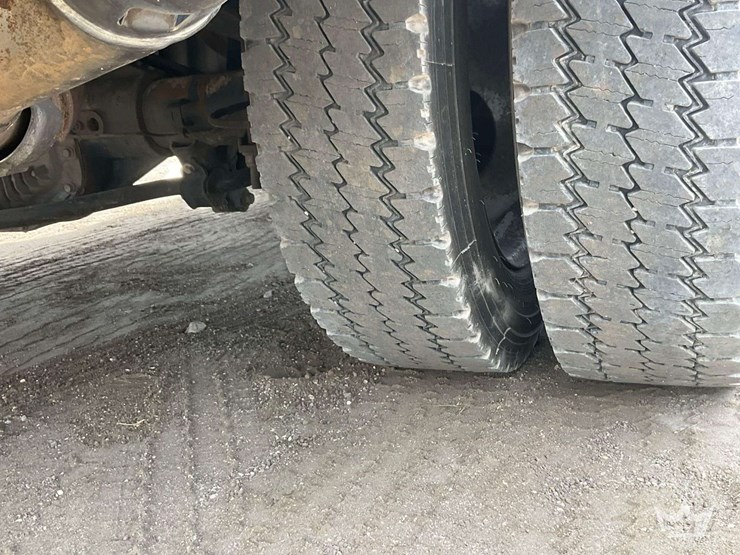 2022-ford-f350-image-37
