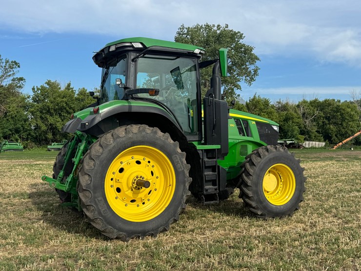 2023-john-deere-7r-210-image-8