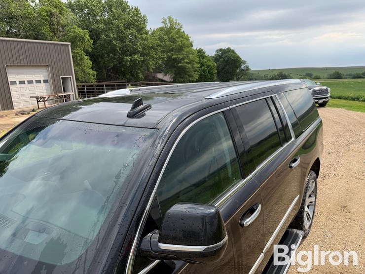 2020-cadillac-escalade-image-10