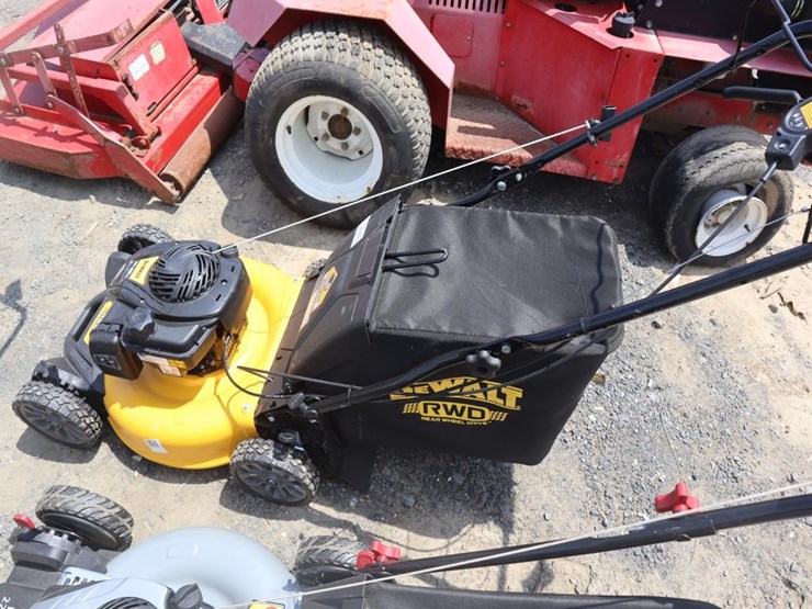 dewalt-push-mower-image-4