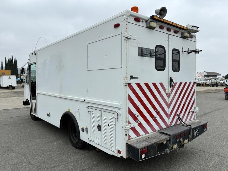 2002-workhorse-p42-image-4