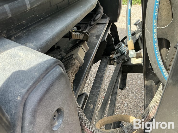 2019-john-deere-gator-image-20