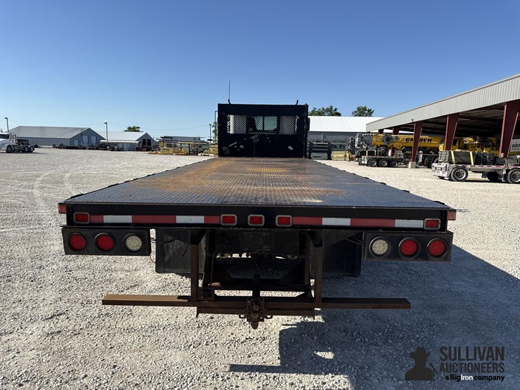 2001-peterbilt-330-image-6