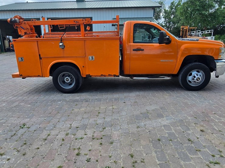 2013-chevrolet-silverado-3500-image-12