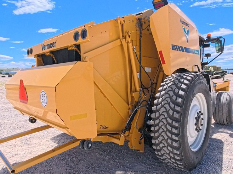 #1027-•-2020-vermeer-zr5-self-propelled-baler-image-66