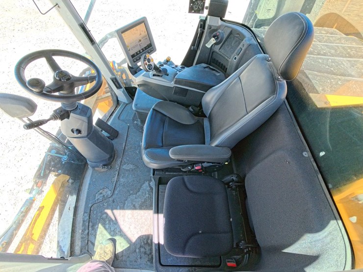 #1027-•-2020-vermeer-zr5-self-propelled-baler-image-30