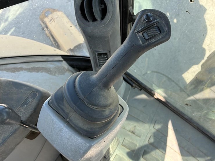2014-caterpillar-430e-image-40