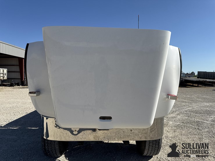 2001-peterbilt-330-image-9