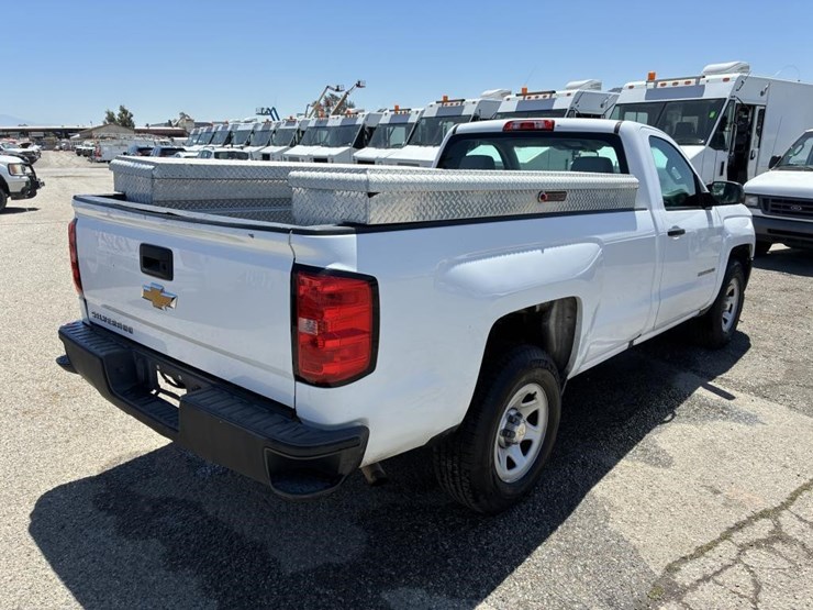 2016-chevrolet-1500-image-3