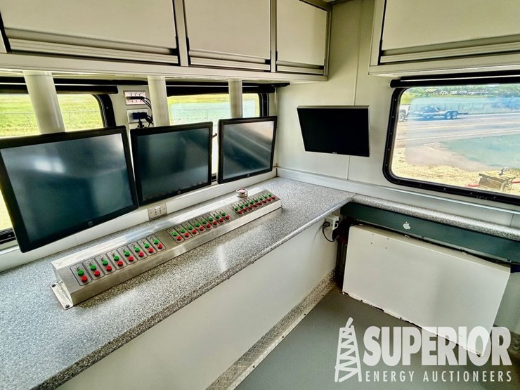 (x)-(9-42)-2013-turnkey-8'w-x-30'l-command-center,...-image-7