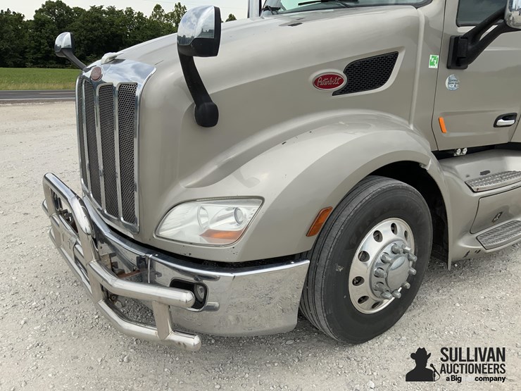 2015-peterbilt-579-image-9