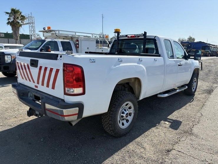 2012-gmc-sierra-3500-image-3
