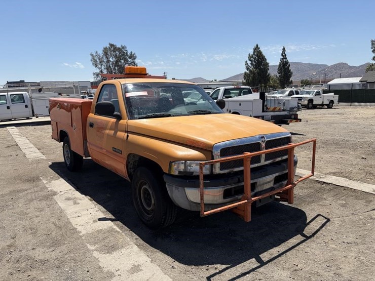 2001-dodge-2500-image-2