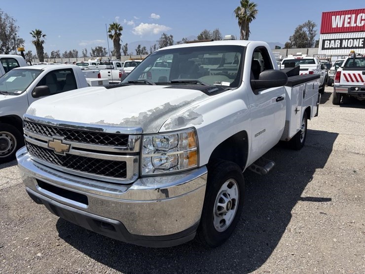 2011-chevrolet-2500hd-image-1