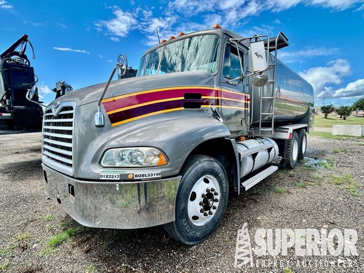 (x)-(9-69)-2000-mack-cx613-2000-gal-t/a-fuel-truck...-image-4