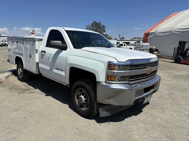 2015-chevrolet-silverado-2500-image-2