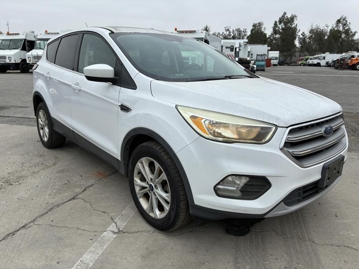 2017-ford-escape-image-2