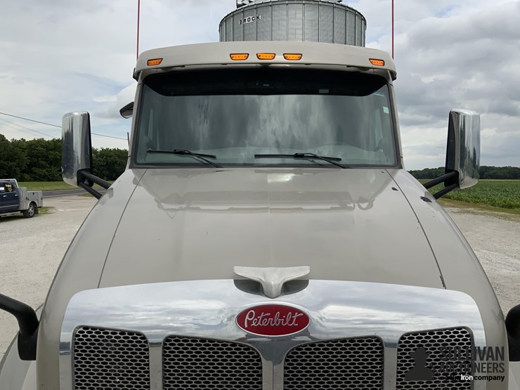 2015-peterbilt-579-image-12
