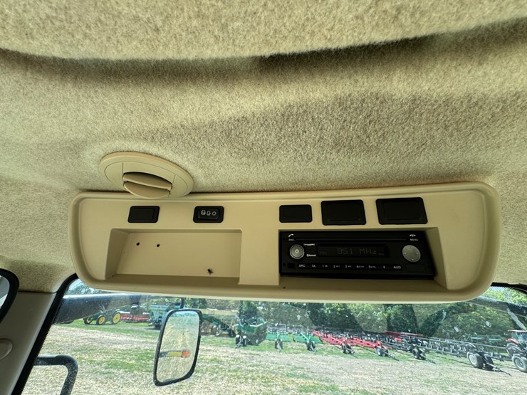 2019-john-deere-8295r-image-51