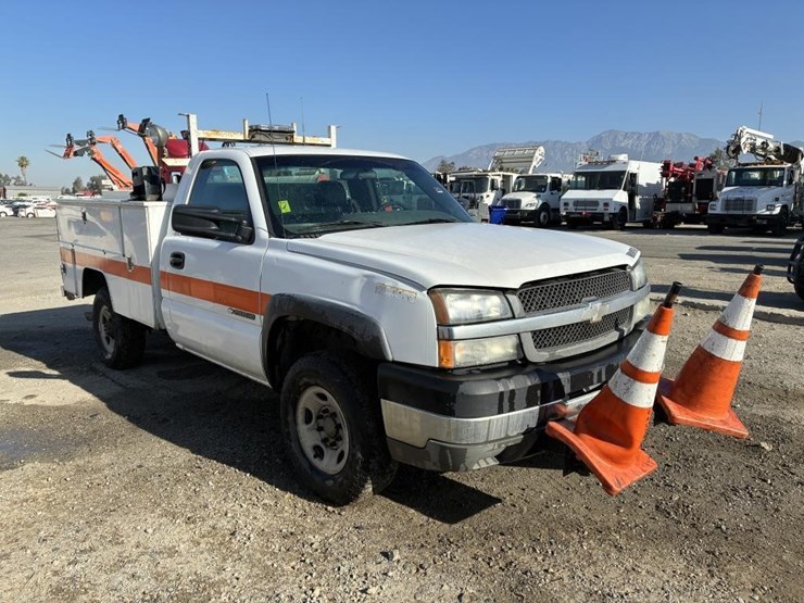 2003-chevrolet-silverado-2500-image-2