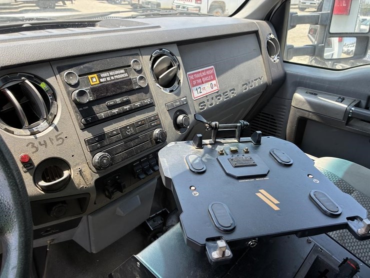 2011-ford-f550-image-23