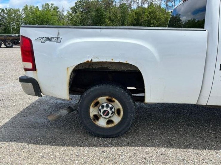 2010-gmc-2500hd-image-34