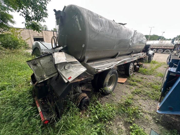 2019-peterbilt-567-image-7