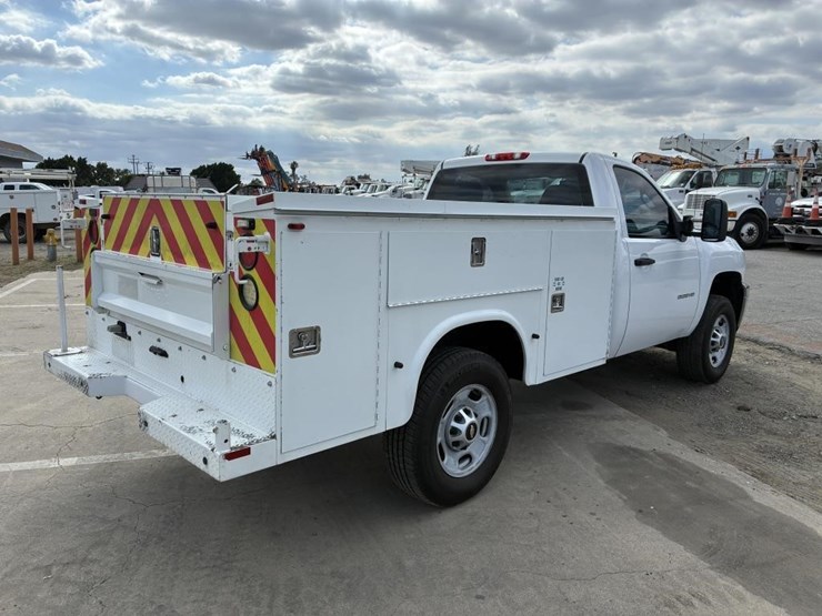 2013-chevrolet-silverado-2500-image-3