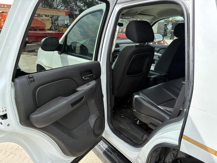 2015-chevrolet-tahoe-image-13