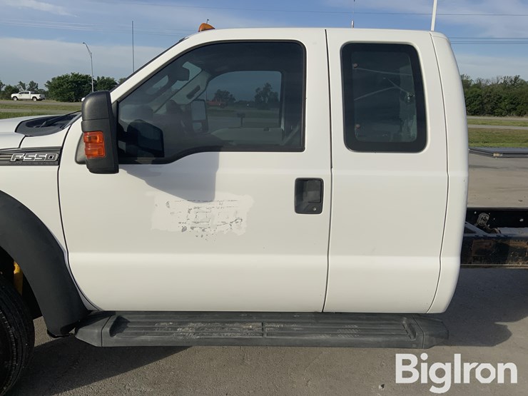 2015-ford-f550-xl-image-15