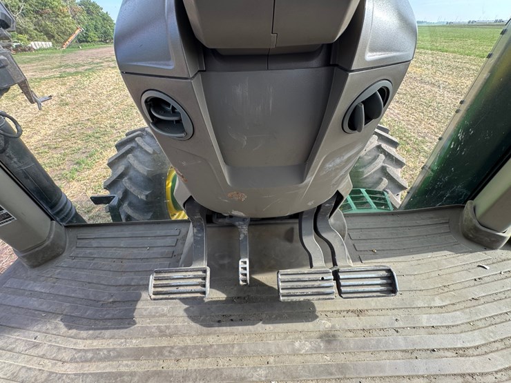 2023-john-deere-7r-210-image-64