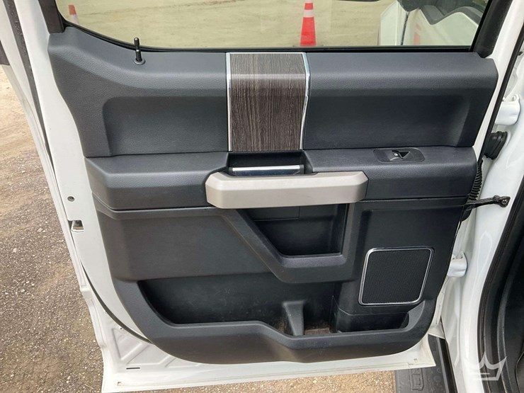 2022-ford-f350-image-22