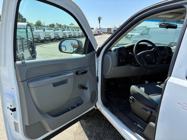 2011-chevrolet-1500-image-12