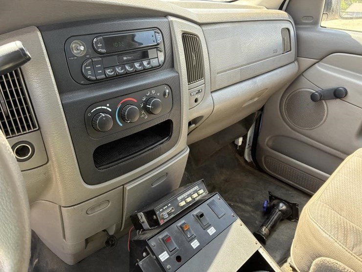 2005-dodge-2500-image-16