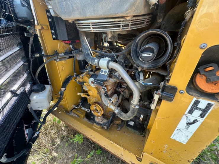 2019-caterpillar-232d-image-6