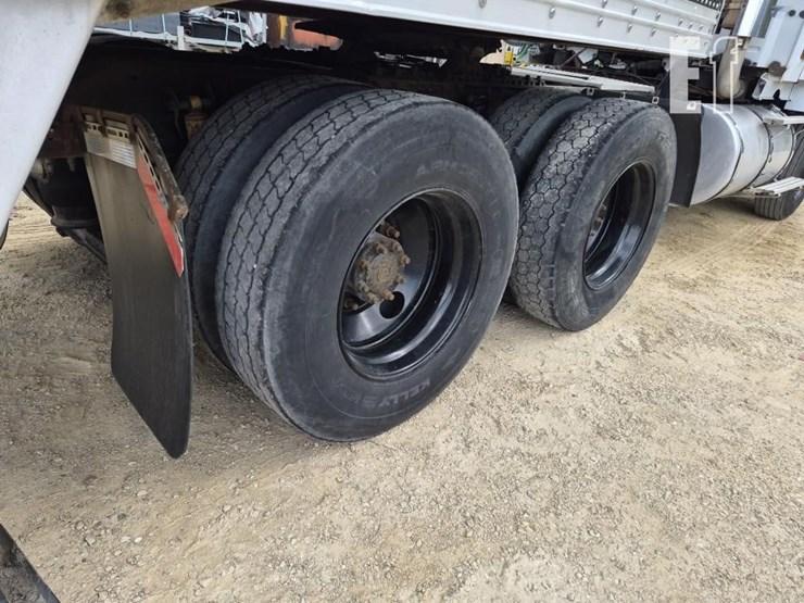 2006-volvo-vnl64t300-image-12