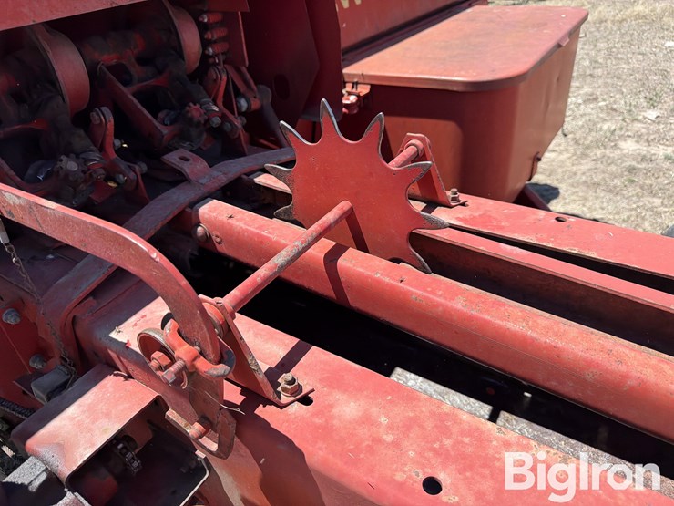 new-holland-320-image-20