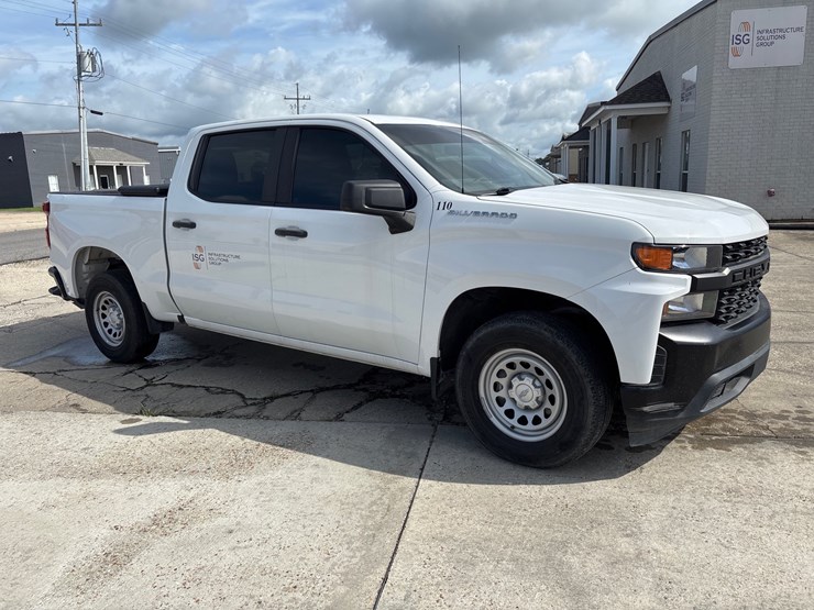 #3627-•-2021-chevrolet-silverado-pickup-truck-image-2