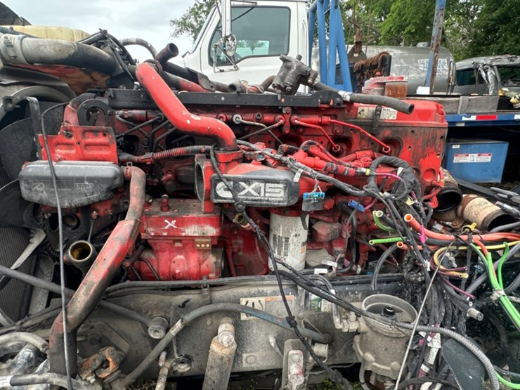 2019-peterbilt-567-image-13
