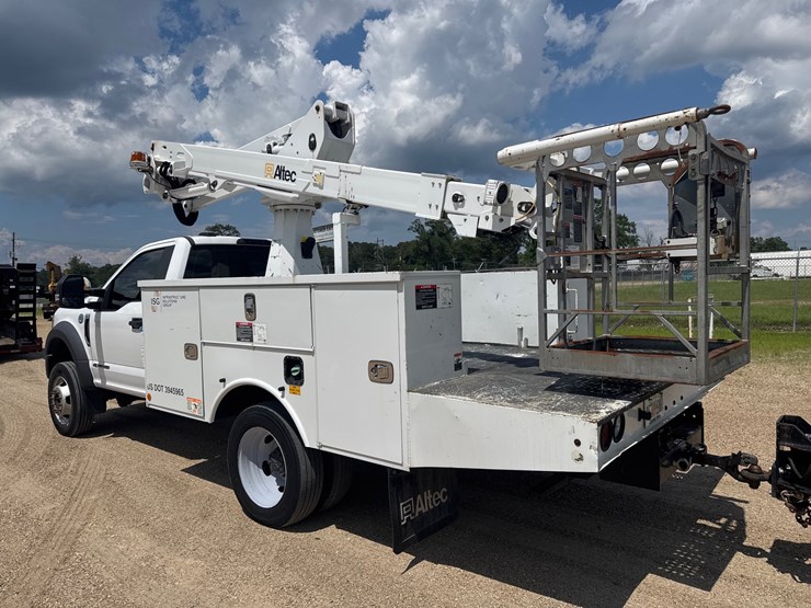 2022-ford-f550-image-29