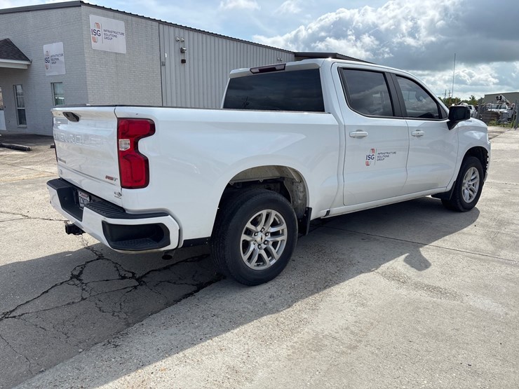 #3625-•-2022-chevrolet-silverado-pickup-truck-image-3