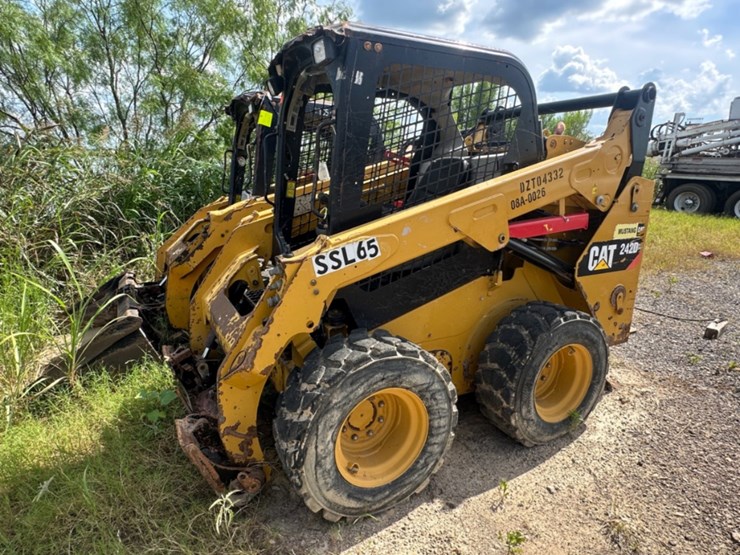 2018-caterpillar-242d-image-1